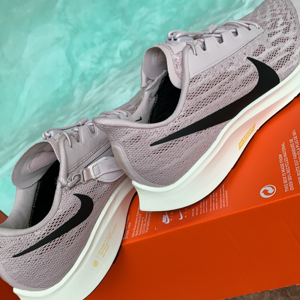 NIKE WMNS AIR ZOOM PEGASUS 36 FLYEASE - Picture 13 of 14